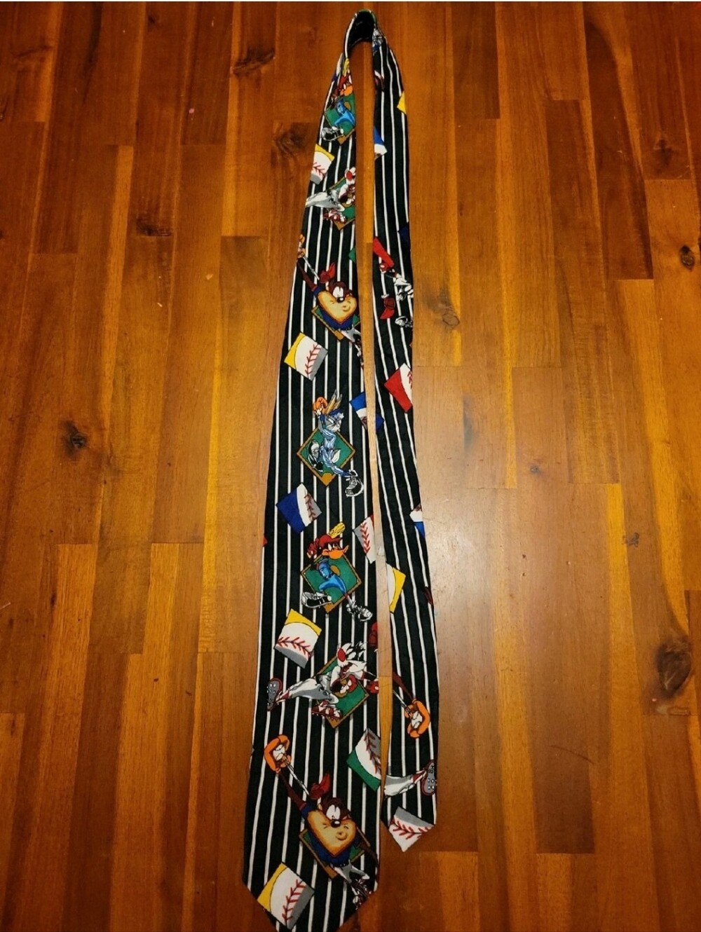 Looney Tunes Mania Neck-Tie 1993 Baseball Themed Nice Pre-owned Condition
